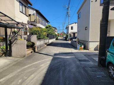 前面道路、交通量も少なく静かな住環境です！