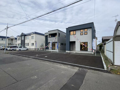 1号棟（左）、2号棟（右）