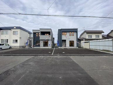 1号棟（左）、2号棟（右）