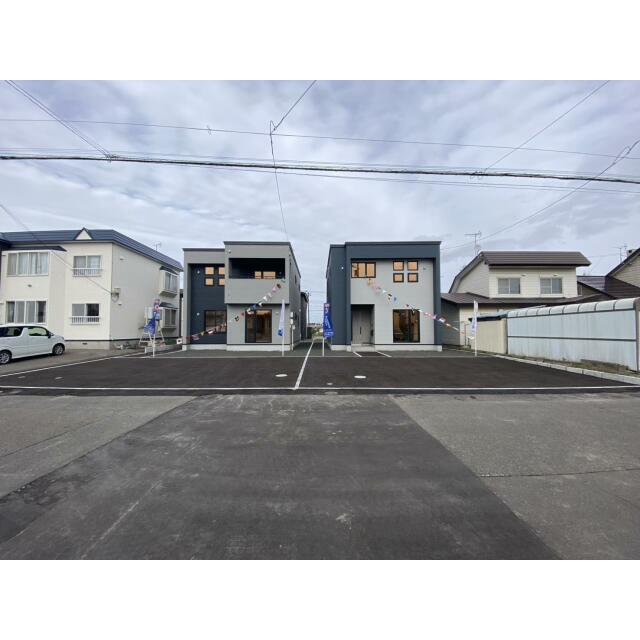 1号棟（左）、2号棟（右）