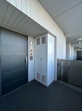 シンプルで落ち着いたデザインの玄関です。