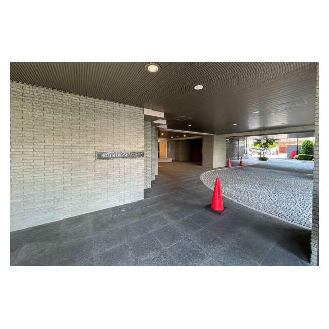 送迎時に効率よく安心な車寄せ。日々の暮らしを豊かにしてくれます。