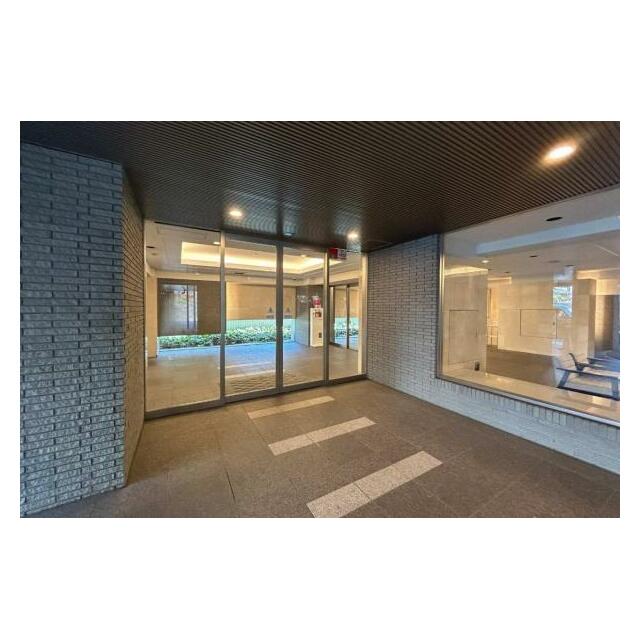 エントランスは、上品で洗練された印象です。