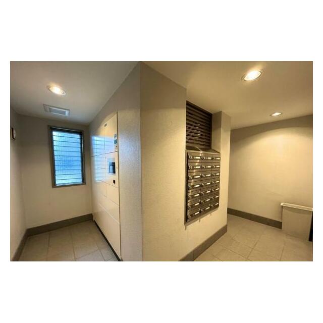 アクティブな生活に不可欠な宅配ボックス完備