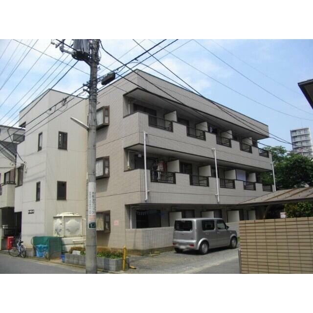 鉄骨造り３階建てのマンションです。