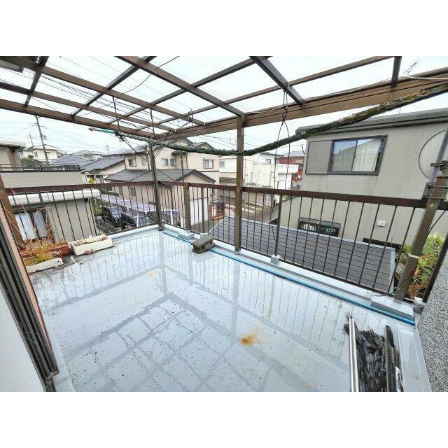 約3帖の広々バルコニーです。※強風対策で屋根板は撤去済み