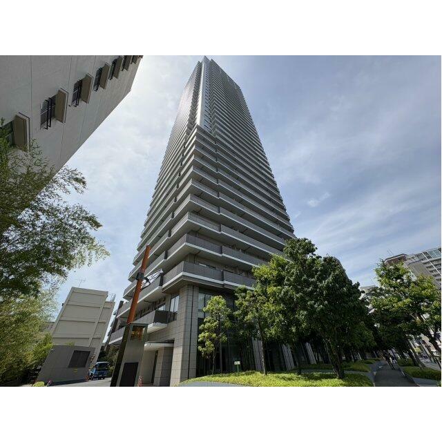 21階の高層階。最寄駅から徒歩約５分の立地です。