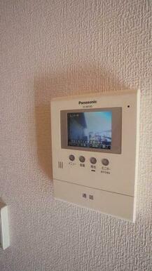 【ＴＶドアホン】来訪者を声と映像で確認できるカラーモニター付ドアホン♪録画機能付きで不在時の来訪者…