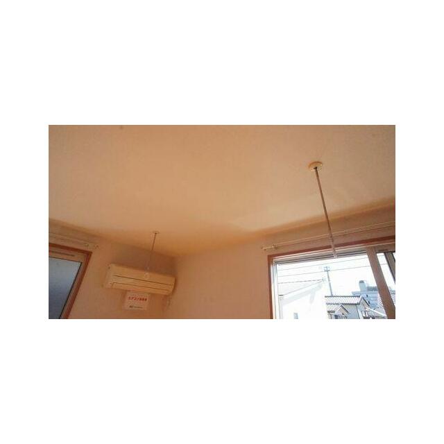 【ホスクリーン】部屋干しに便利な室内物干付きで雨の日や外出時も安心して洗濯物が干せます◎