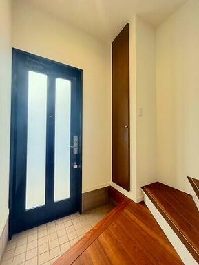 「玄関」収納がついております。