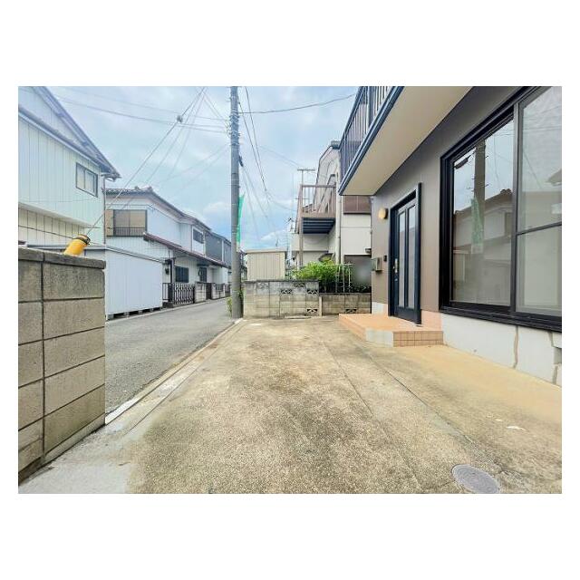 「駐車スペース」横付けで1台駐車可能です。