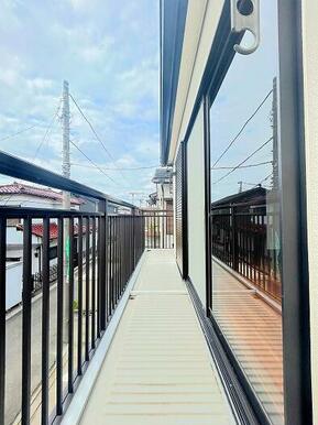 「バルコニー」南西につき陽当たり良好です。