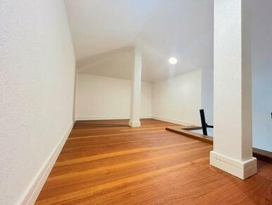 「ロフト」収納に嬉しいロフト付きです。2階廊下から登ることができます。