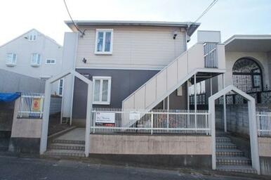 ☆軽量鉄骨造の２階建て☆