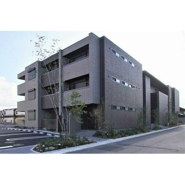 積水ハウス施工　重量鉄骨造３階建ての「シャーメゾン」です。