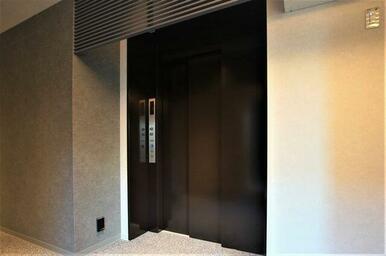 共用エレベータ設置しています。