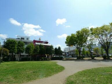 八千代台東第四公園です。晴れた日はゆっくりお散歩もいいですね♪