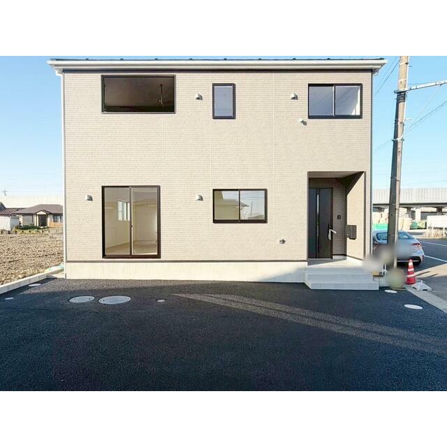 駐車場は並列で3台駐車可能(車種による) 来客時にも対応可能☆