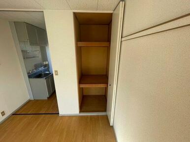 お部屋に収納がございます。 ※参照　別室写真※