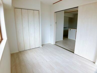 「洋室3」リビング横の洋室にも収納スペースがあります。