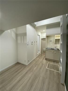 洋室　２０２５年９月壁紙・床貼替え