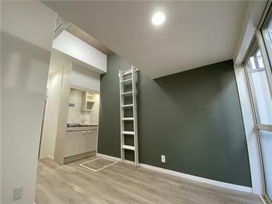 洋室　２０２５年９月壁紙・床貼替え