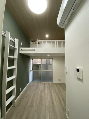 洋室　２０２５年９月壁紙・床貼替え