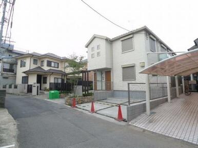 入居者専用駐車場が２台ございます。要別途契約1台10,000円＋税