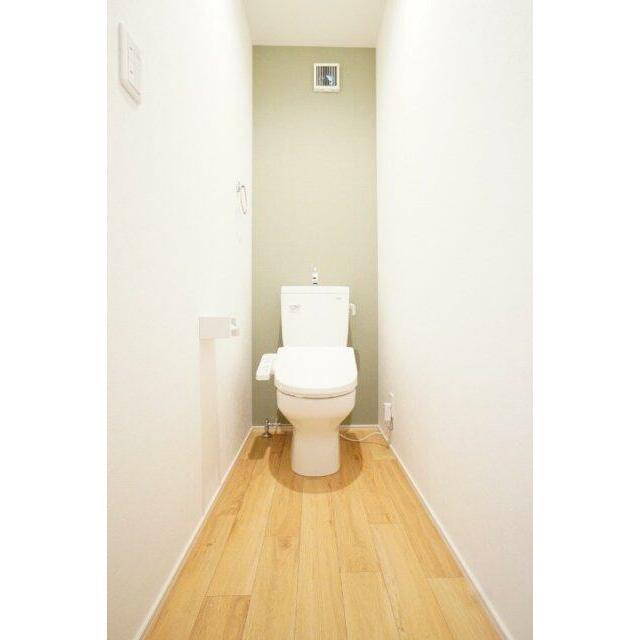 2階にもトイレ設置！朝の争奪戦も回避できます♪※類似物件の参考画像です。