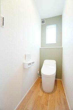 タンクレスタイプのトイレで見た目スッキリ♪清潔感もあります。※類似物件の参考画像です。