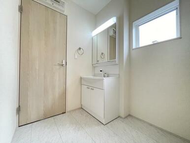 朝の準備・毎日の洗濯・帰宅後のお風呂と大活躍の洗面スペース