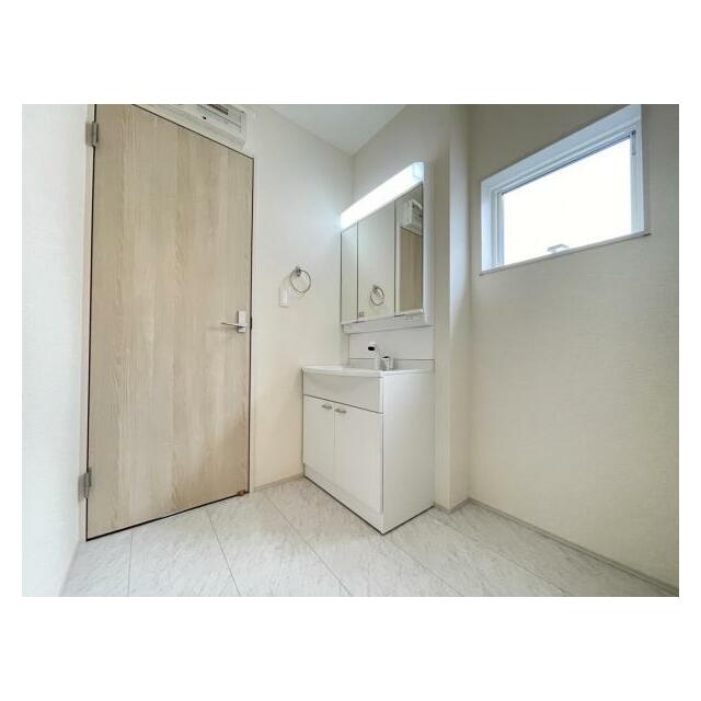 朝の準備・毎日の洗濯・帰宅後のお風呂と大活躍の洗面スペース