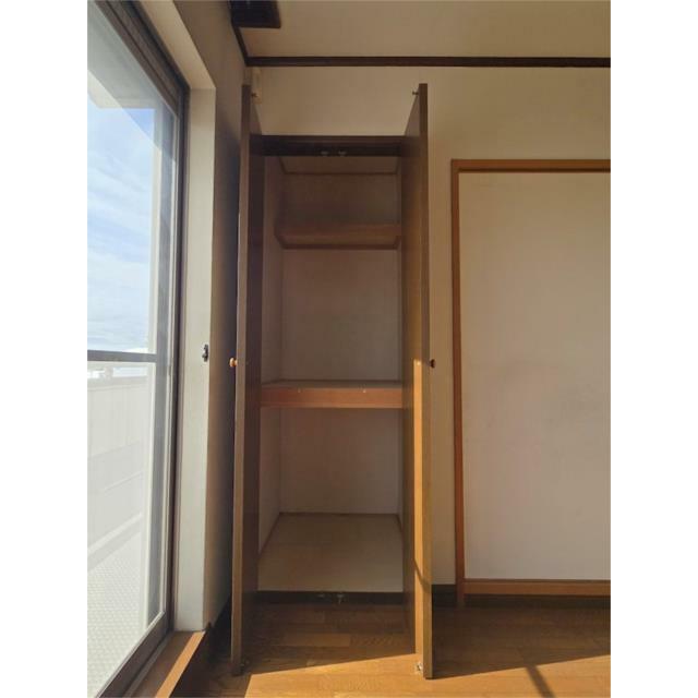 ２階リビング収納です。