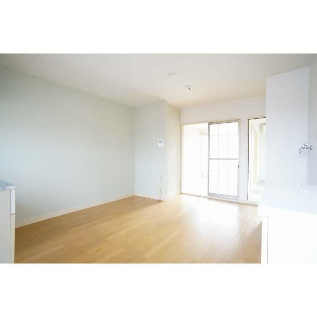 開放感ある洋室とダイニング