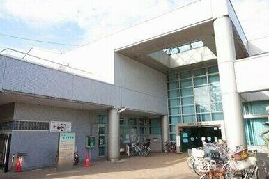 川崎市立高津図書館