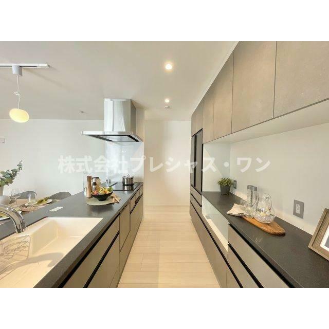 人気のアイランドキッチンです☆調理スペースが広く開放的な空間です。複数人でのお料理にも便利ですね