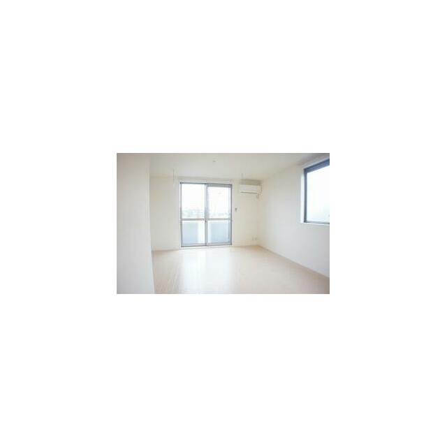 【ＬＤＫ】南側の大きな掃きだし窓から明るい陽射しがそそぐ快適な空間です◎もちろん冷暖房が付いていま…