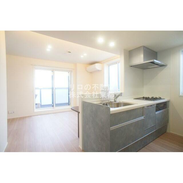 広いリビングでゆったりくつろげる憩いの空間♪