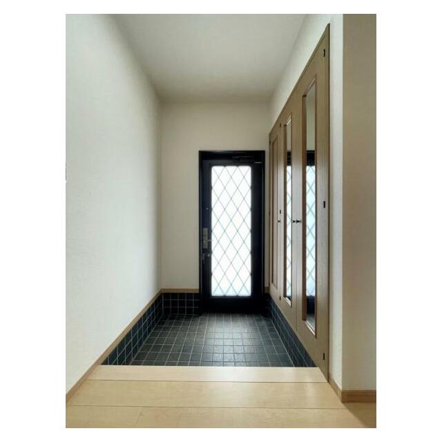 玄関を広く利用できるようシューズボックスを完備！