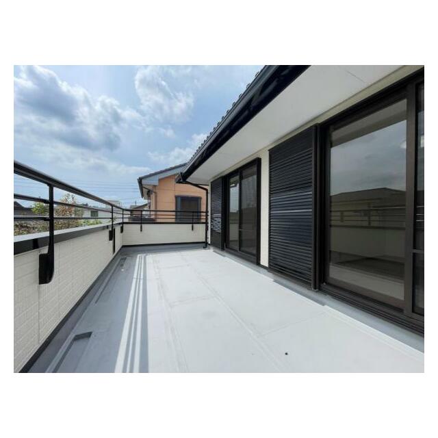 ゆとりのあるワイドバルコニーは風通し良く心地よい空間です＾＾