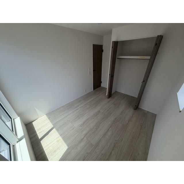 【６号棟】5.28帖の洋室。子供部屋にもパパの書斎にもおススメです。