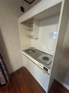 １階の洋室にはミニキッチンがあります
