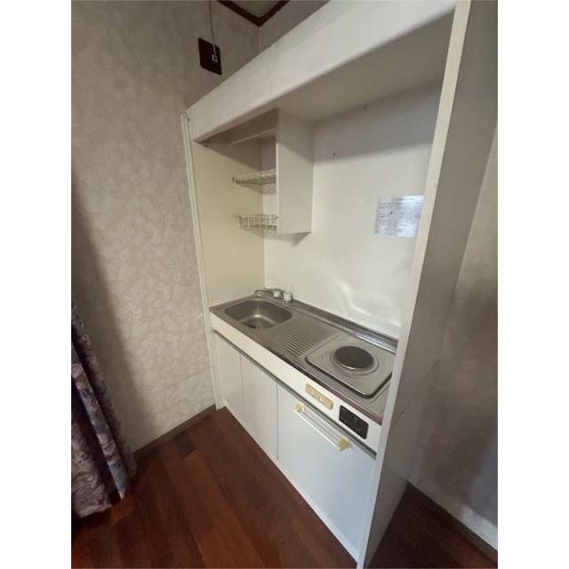 １階の洋室にはミニキッチンがあります