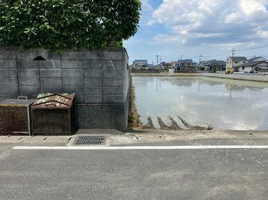 南東側隣地：田