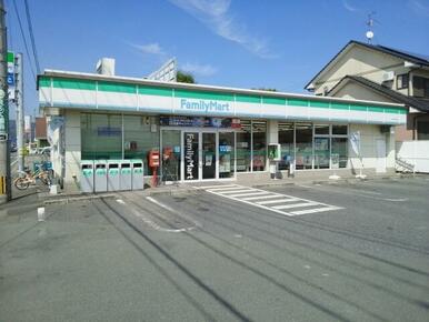 ファミリーマートあきた店