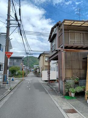 前面道路　南側から