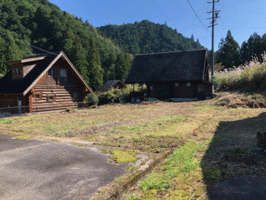 北西角地の日当り良好な９０坪の売地です。