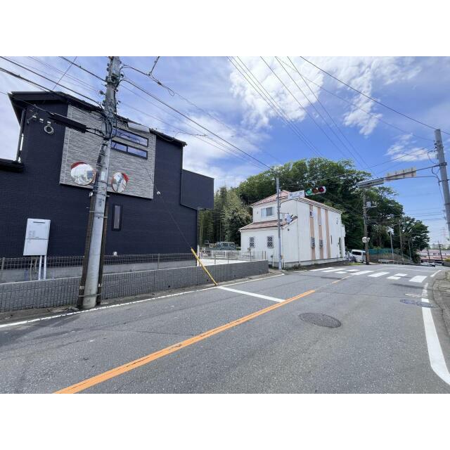 LDKから洗面室へ出入りできる生活動線良好なレイアウト。キッチンはご家族の気配を感じながら調理ができる