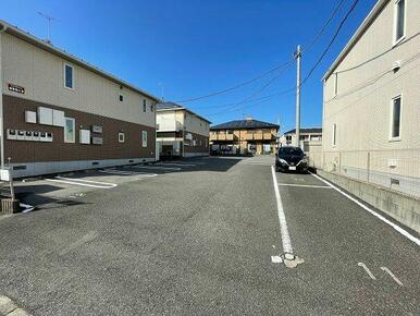 ★駐車場は２台付き（無料）です♪