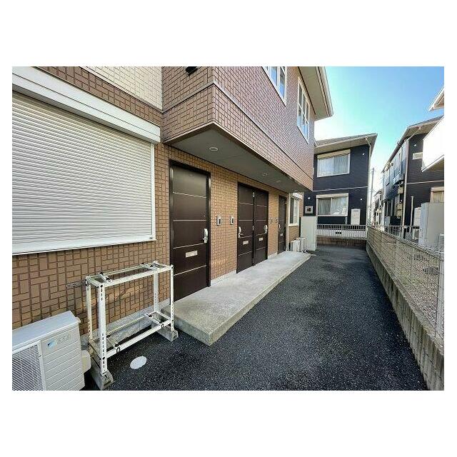 玄関はデジタルロックを採用してます♪